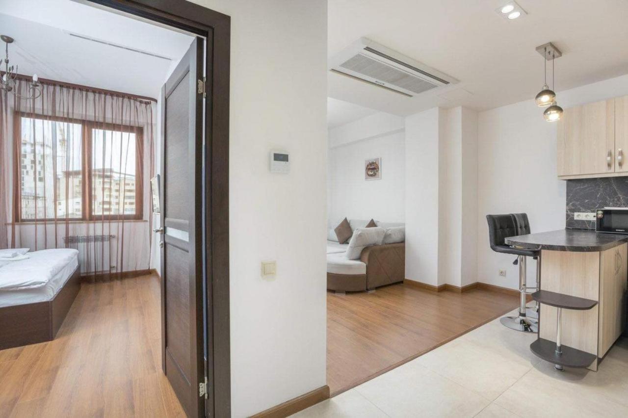 Deluxe Apartment In The City Center 2 Rooms เยเรวาน ภายนอก รูปภาพ