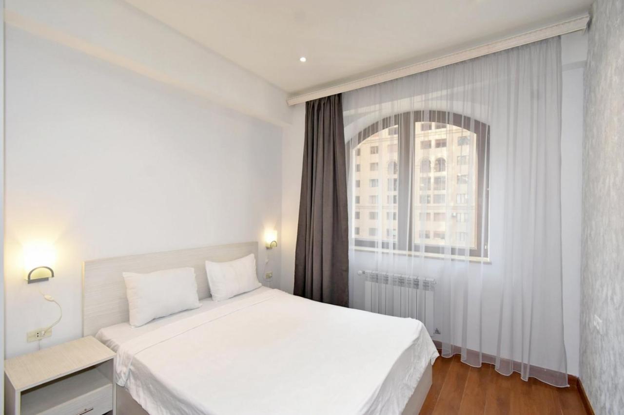 Deluxe Apartment In The City Center 2 Rooms เยเรวาน ภายนอก รูปภาพ