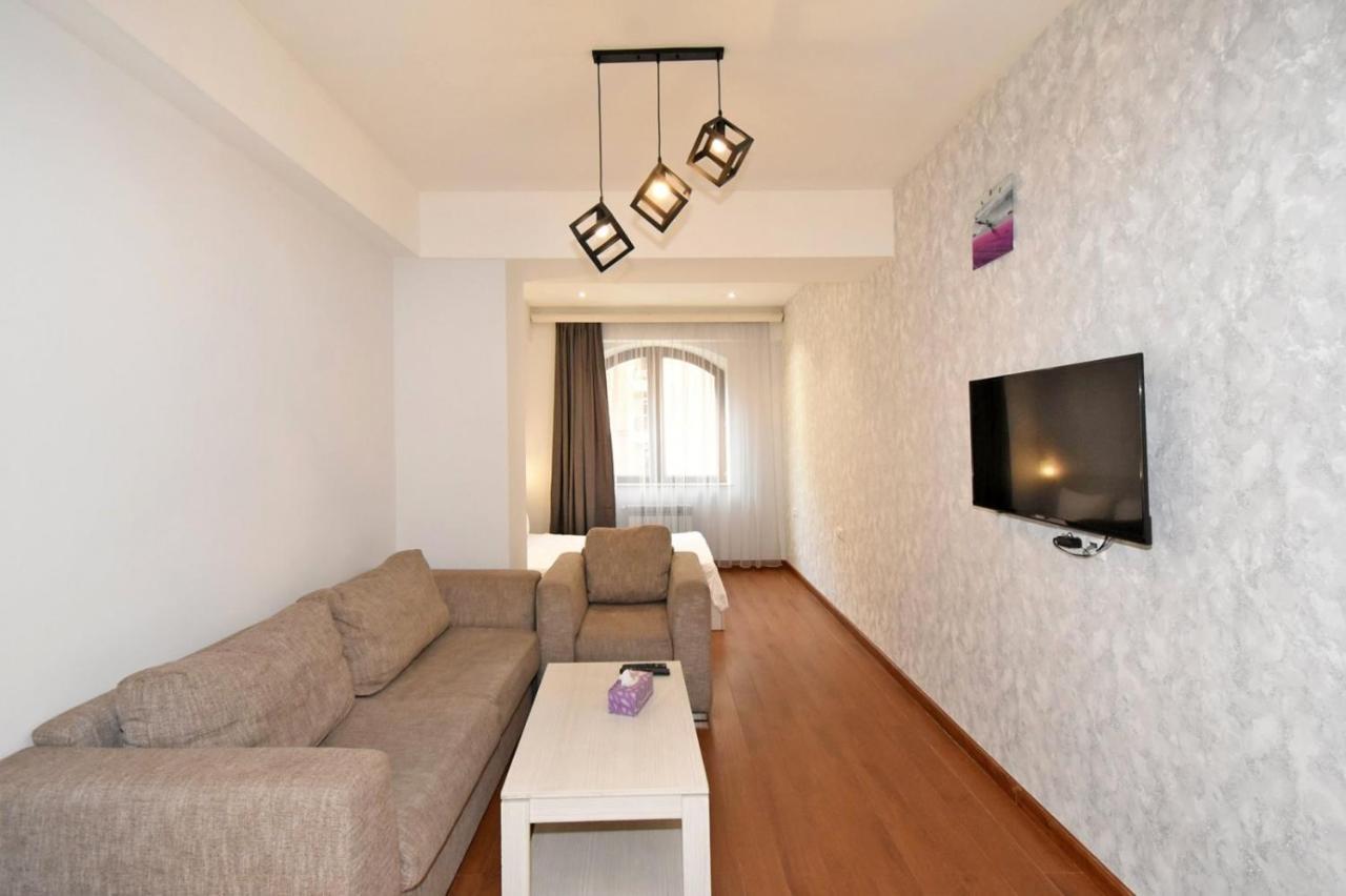 Deluxe Apartment In The City Center 2 Rooms เยเรวาน ภายนอก รูปภาพ
